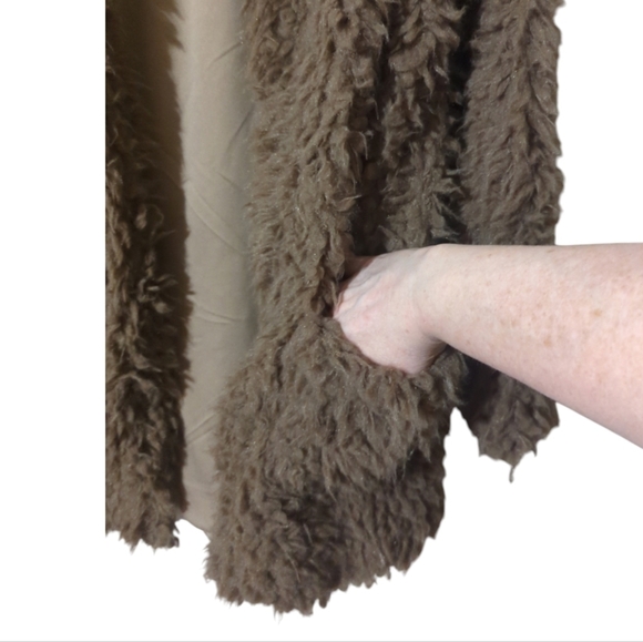 HYFVE Shaggy Faux-Fur Coat W/ Pockets - Picture 5 of 6